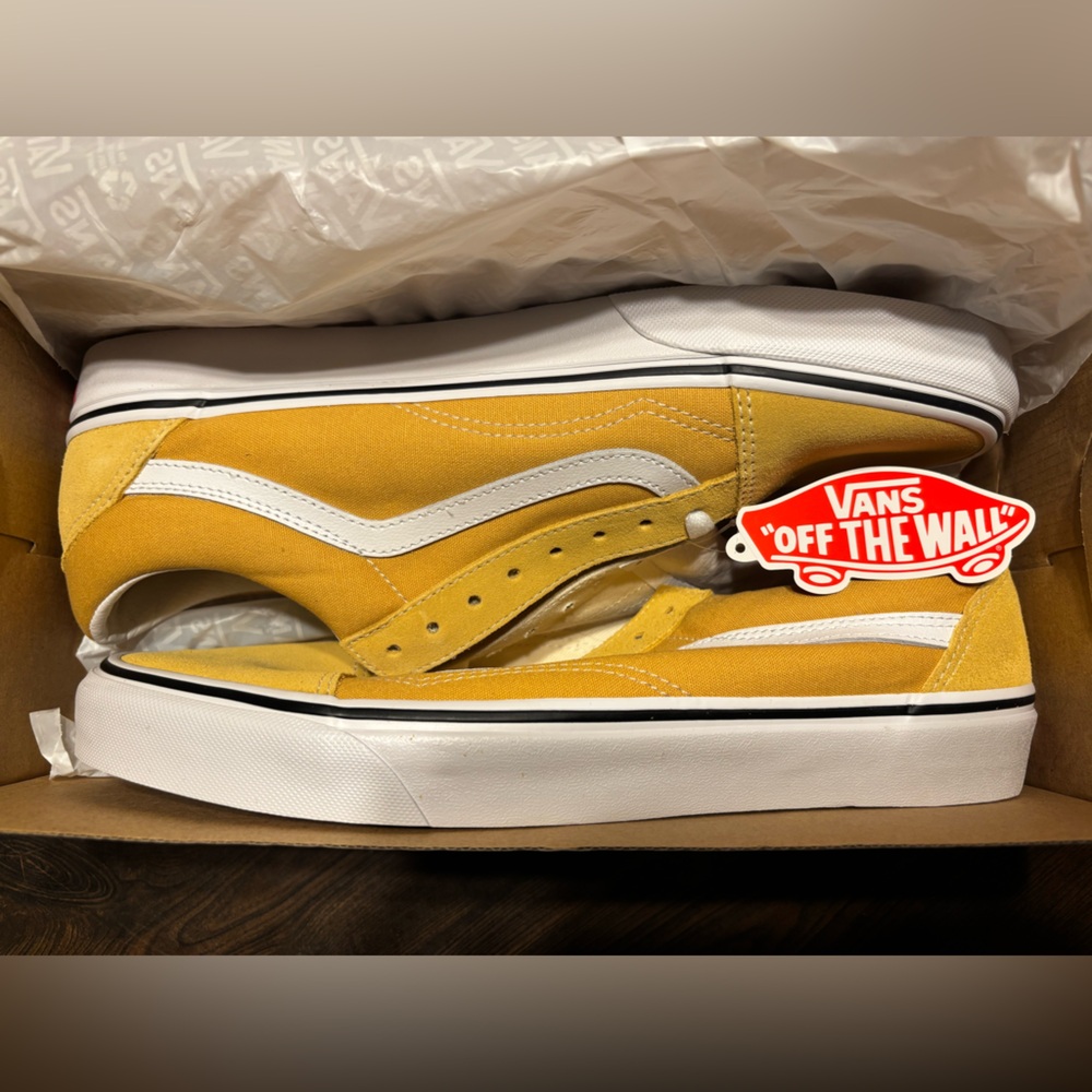 BRAND NEW MENS VANS SIZE 11